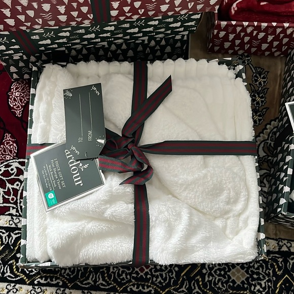 Ardour 2 piece gift set print sherpa throw with bouns sock - Picture 1 of 4